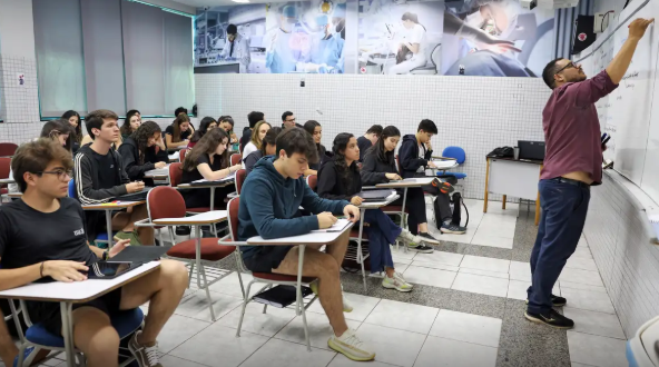 Desenrola Fies: estudantes podem renegociar dívidas a partir de quarta-feira