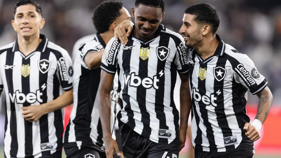 Corinthians e Botafogo se enfrentam no Rio para fugir do rebaixamento no Brasileirão