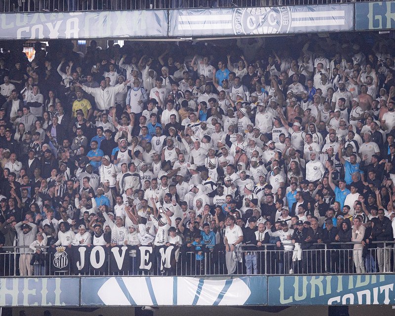 Santos enfrenta Coritiba no Brasileirão; saiba onde assistir