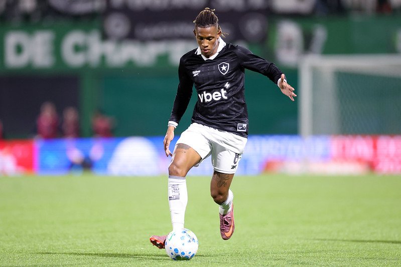 Botafogo e Corinthians se enfrentam no Brasileirão; saiba onde assistir