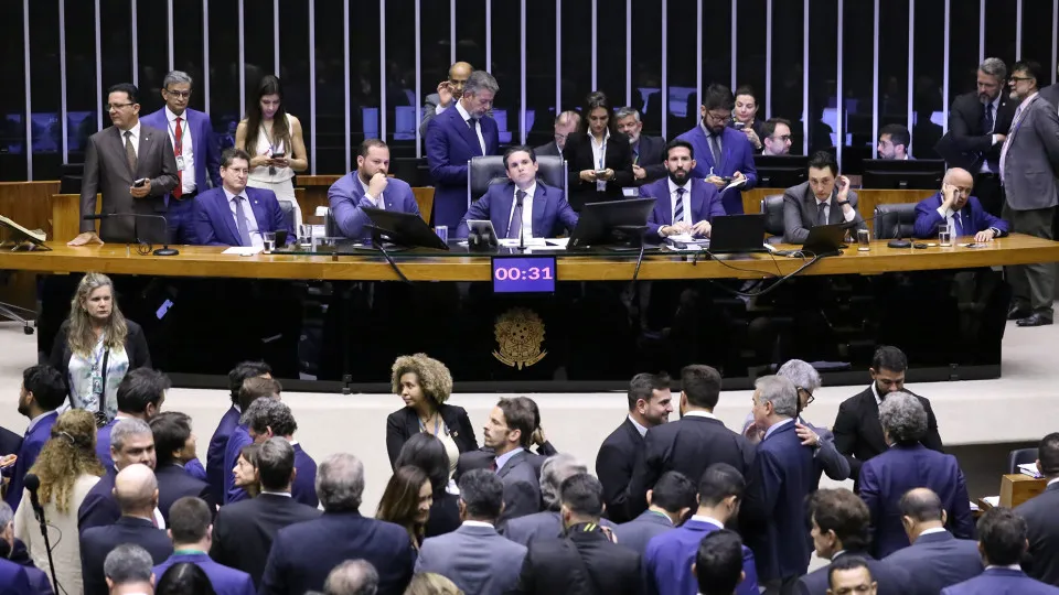 Transparência Internacional critica Câmara por favorecer desinformação e irregularidades