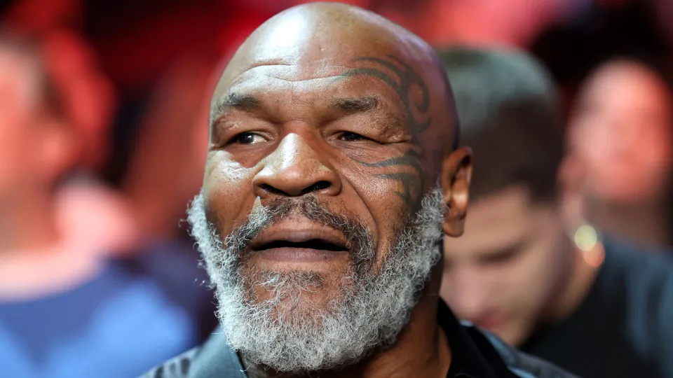 Mike Tyson relembra encontro tenso com Brad Pitt e Robin Givens