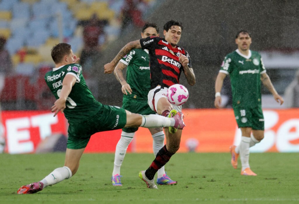Flamengo e Palmeiras se enfrentam no maior clássico econômico do continente