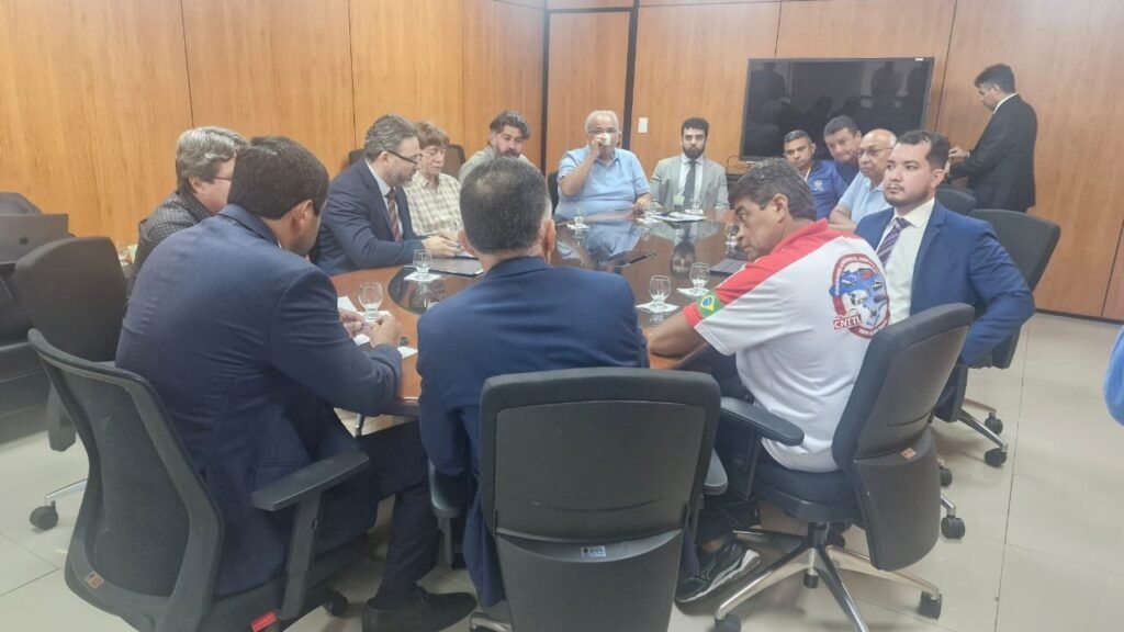 Motoristas de ônibus e empresários não chegam a acordo e greve será decidida nesta segunda