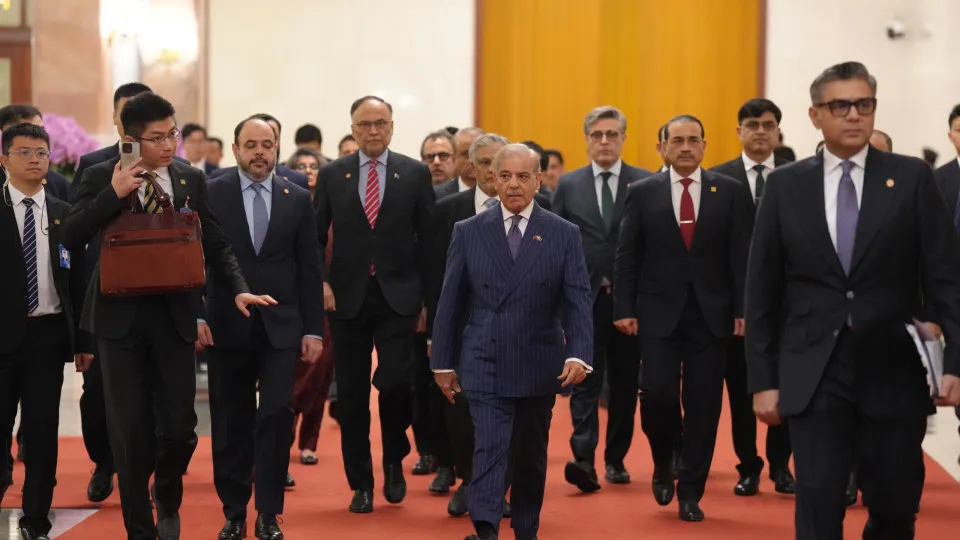 Xi Jinping recebe premiê do Paquistão em meio a negociações sobre o Irã