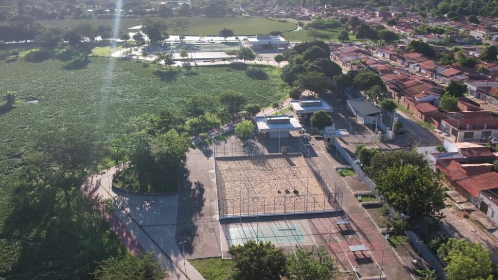 Moradores do Mocambinho reclamam de mau cheiro e aguapés no Lago Parque Matias Matos