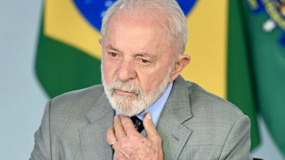 Lula inicia radioterapia e mantém vitalidade em meio a tratamento de saúde