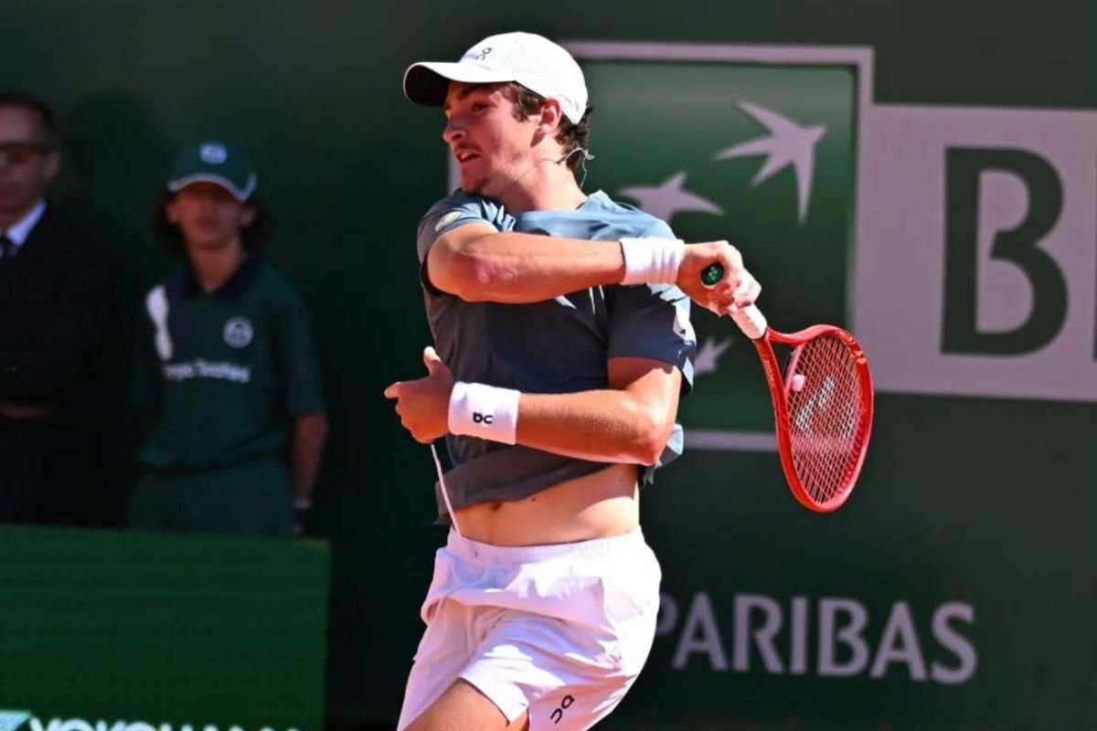João Fonseca enfrenta Dino Prizmic em Roland Garros; saiba onde assistir