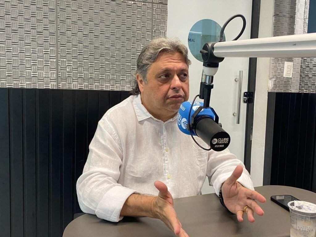 Júlio Arcoverde apresenta quadro estável após acidente doméstico em São Paulo