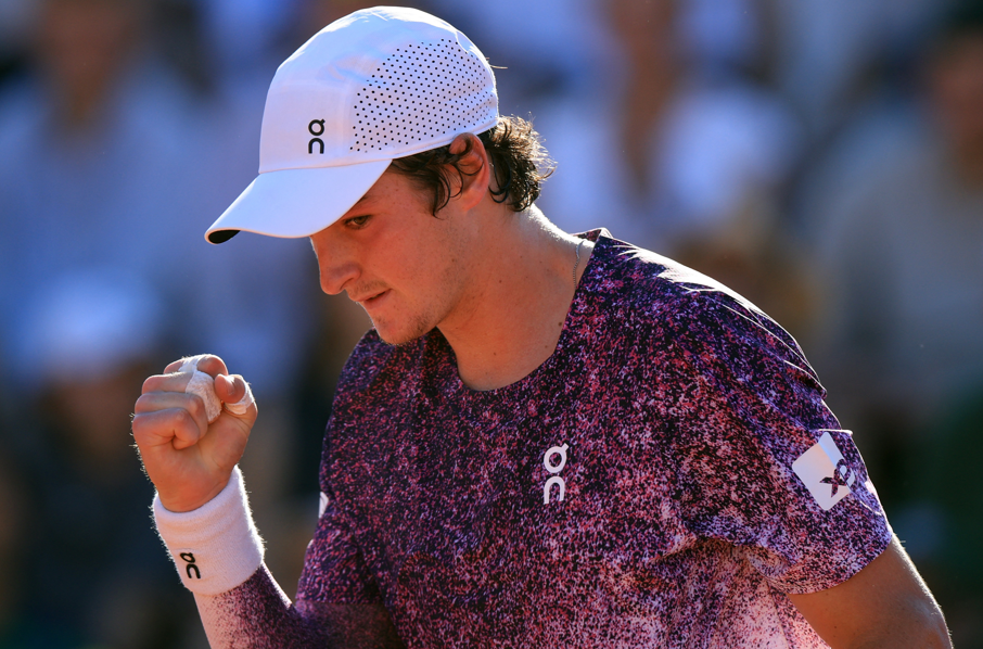 João Fonseca busca vaga nas quartas de Roland Garros após vitória histórica