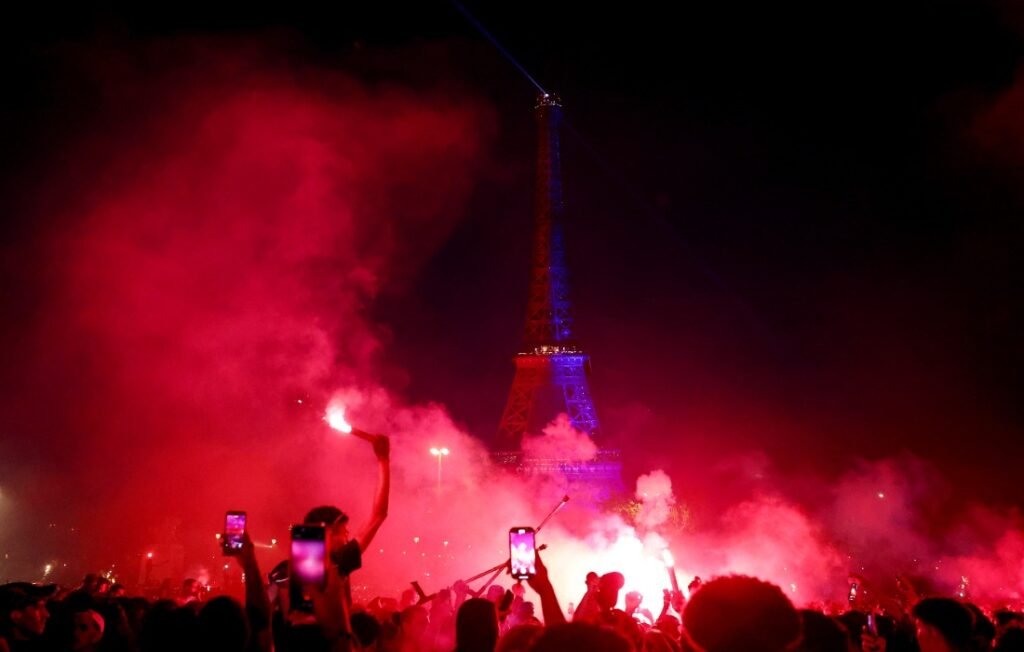 Conquista do PSG termina em tragédia com morte e violência na França