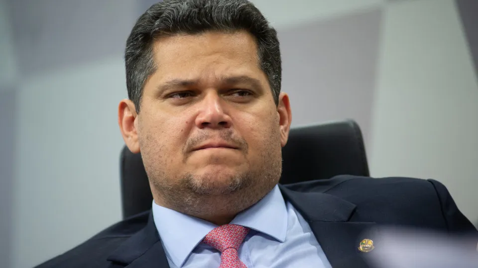 Alcolumbre ignora PEC 6x1 e oposição busca preservar jornada de trabalho