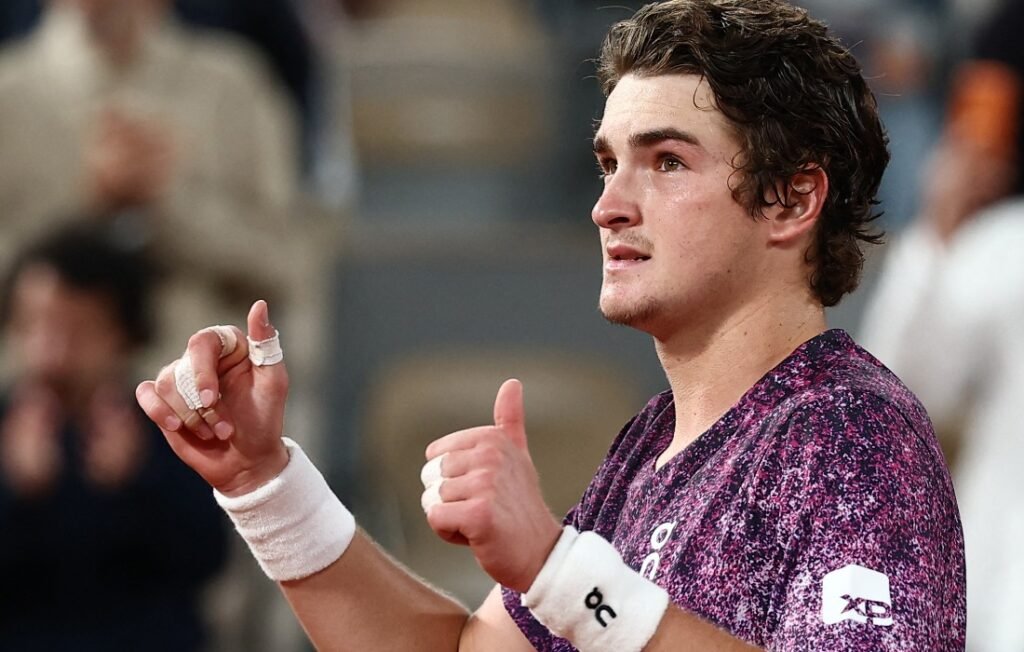 João Fonseca reflete sobre eliminação em Roland Garros e destaca evolução na competição