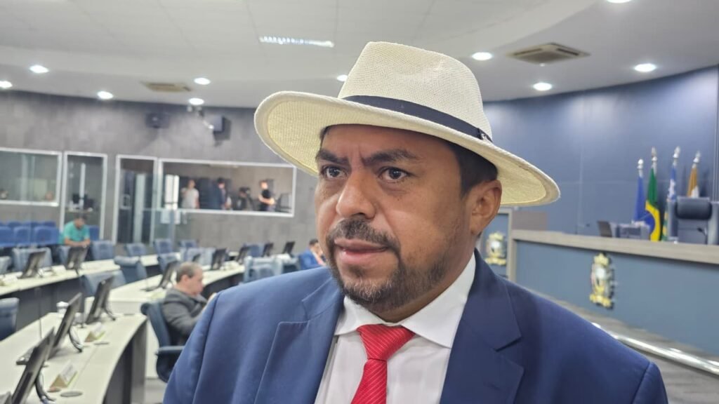 João Pereira defende mulher na suplência de Júlio César e menciona Rosário Bezerra e Regina Sousa