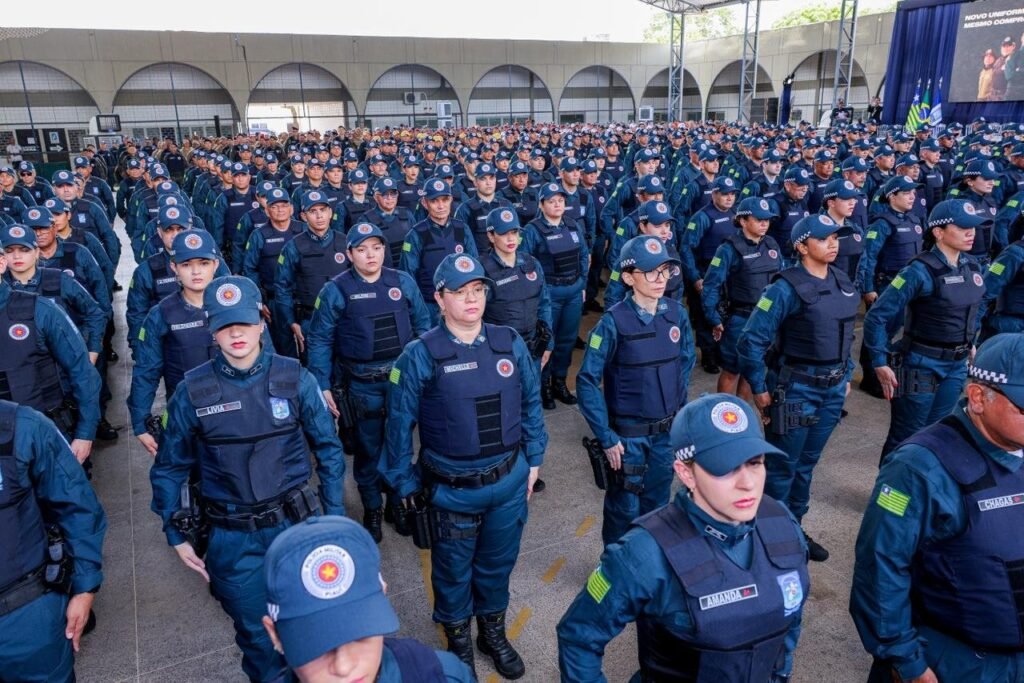 Governador do Piauí institui Batalhão de Policiamento Escolar e reorganiza PM