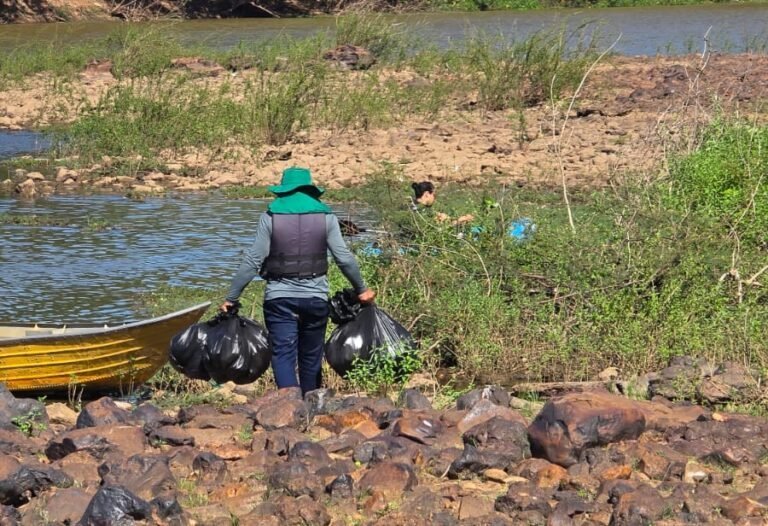 Mutirão retira 70 kg de lixo do Rio Poti em Teresina
