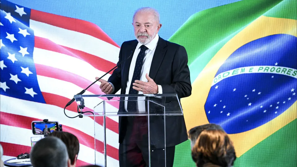 Governo Lula enfrenta desafios nas negociações sobre tarifa de 12,5% dos EUA