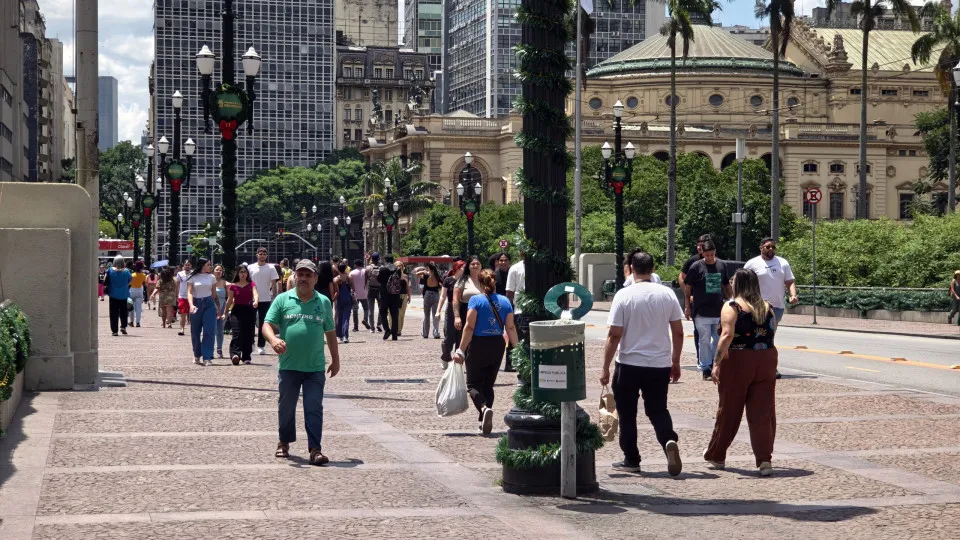 Pobreza atinge menor nível histórico nas metrópoles, mas desigualdade aumenta