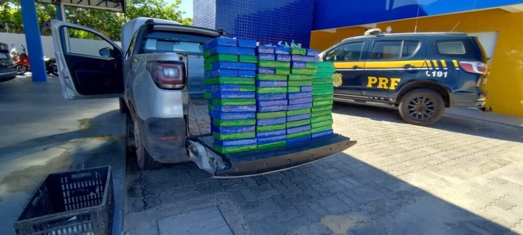 Polícia Rodoviária Federal apreende 135 kg de cocaína em picape no Piauí