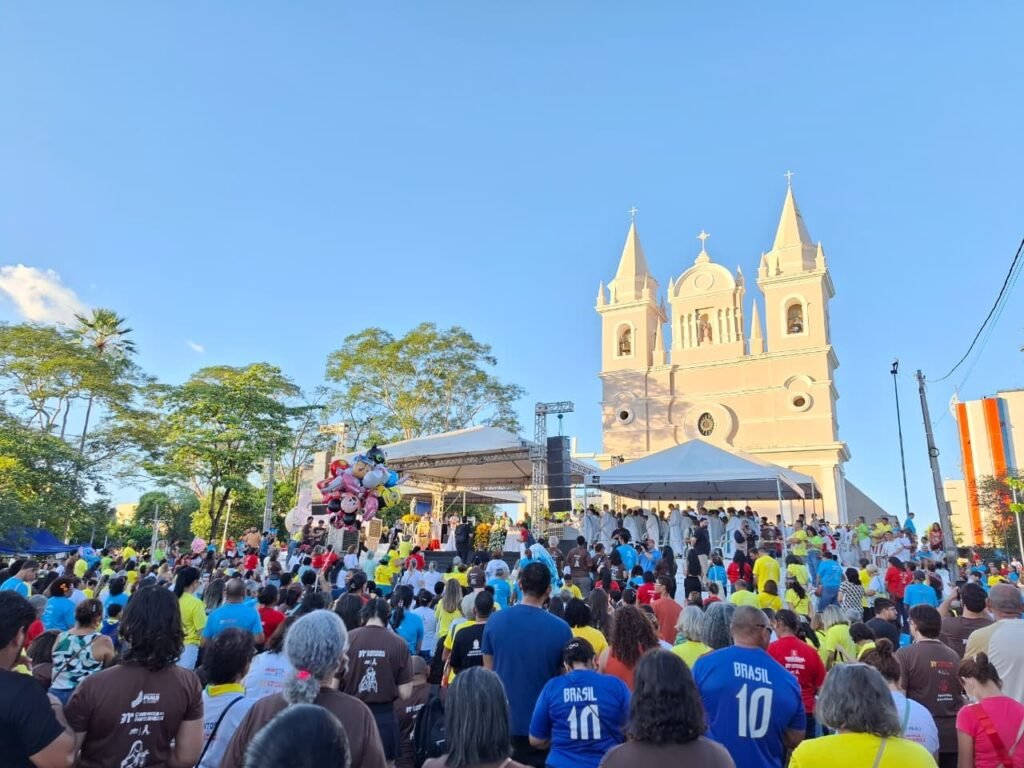 Caminhada da Fraternidade reúne fiéis em Teresina em homenagem a Santo Antônio