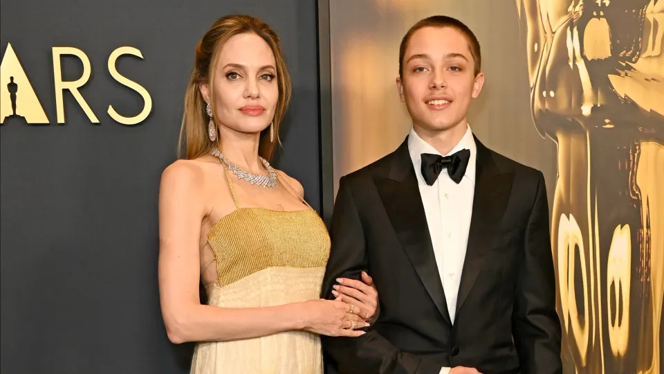 Knox Jolie retira sobrenome Pitt de diploma após formatura