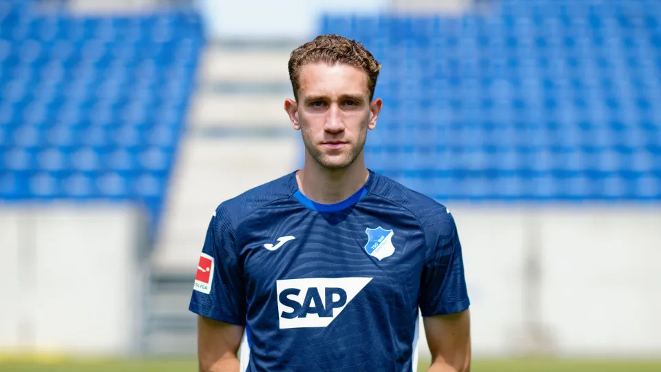 São Paulo busca zagueiro Arthur Chaves em negociação com o Hoffenheim