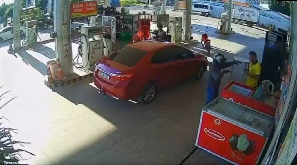 Motociclista assalta posto de gasolina em Piripiri e ação é registrada em vídeo