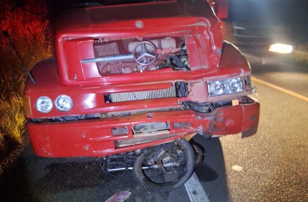 Motociclista de 24 anos morre em colisão com caminhão na Br-316, no Piauí