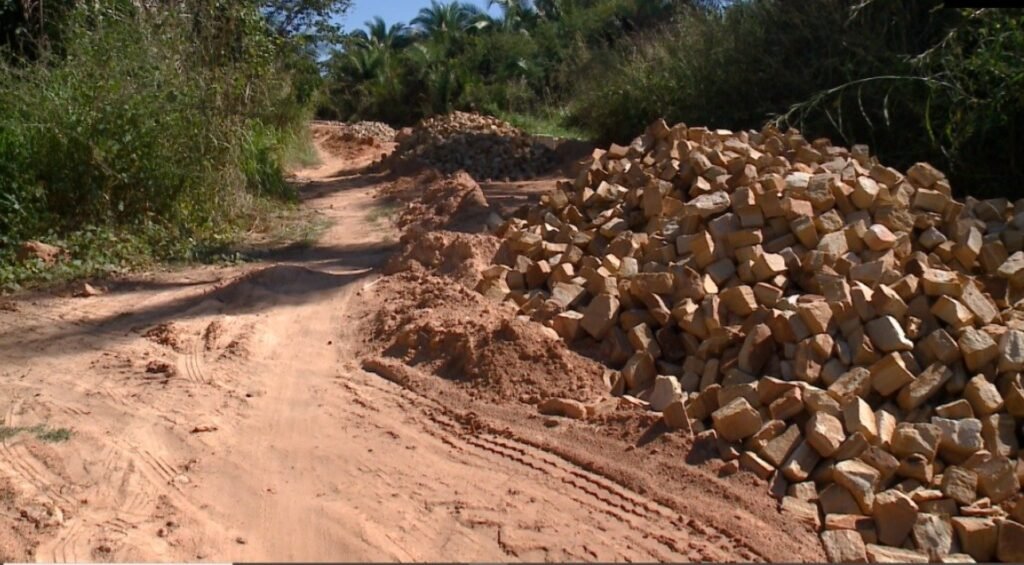 Obra de R$ 790 mil é paralisada e bloqueia acesso entre povoados de Teresina