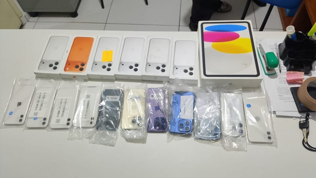 Carga de iPhones cai de moto em Teresina e é furtada; suspeito é identificado