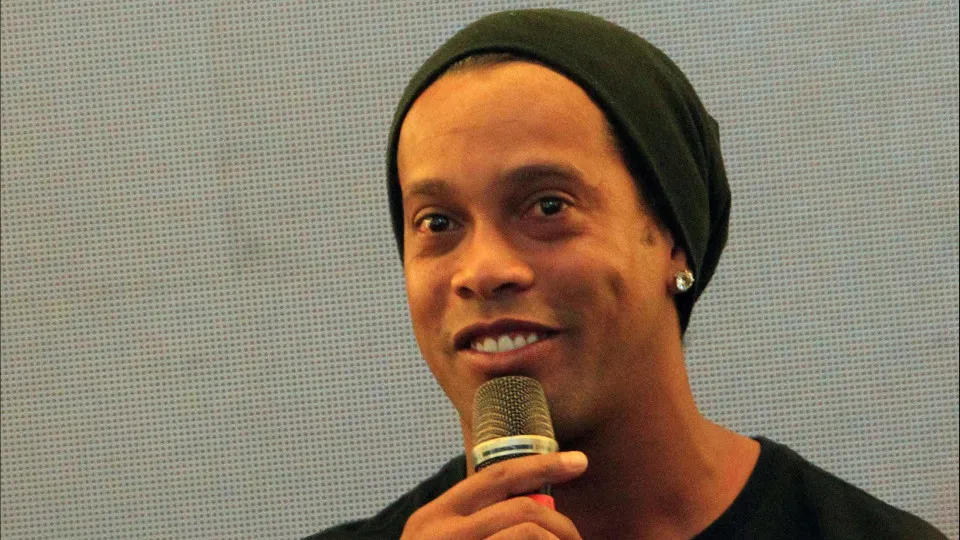 Ronaldinho Gaúcho: ídolo do futebol e compositor de sucessos musicais