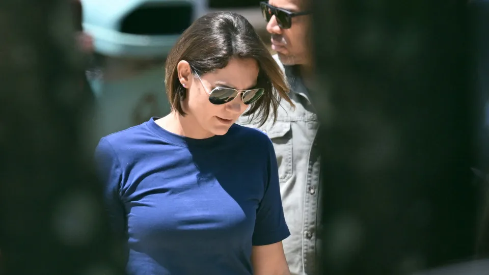 Michelle Bolsonaro ganha apoio da esquerda contra Flávio e desvia foco da crise no governo Lula