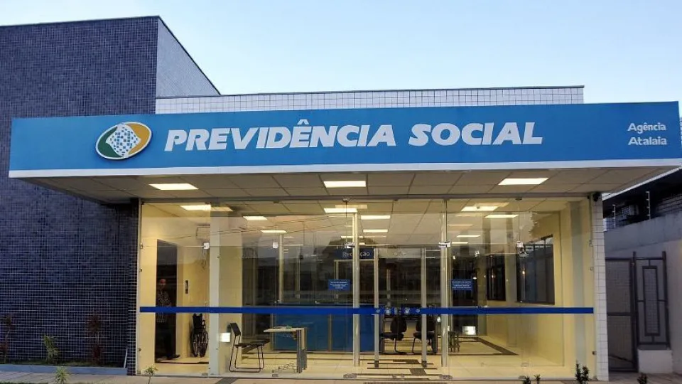 Fila do INSS atinge menor nível desde 2024 e presidente projeta queda contínua