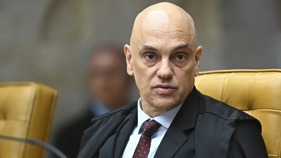 Defesa de Bolsonaro se reúne com Moraes para prorrogação da prisão domiciliar