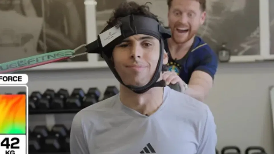 Gabriel Bortoletto viraliza com treino de pescoço e impressiona nas redes sociais