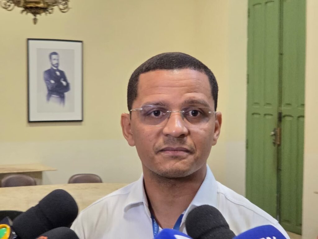 Falta de merenda escolar afeta duas escolas em Teresina, diz secretário