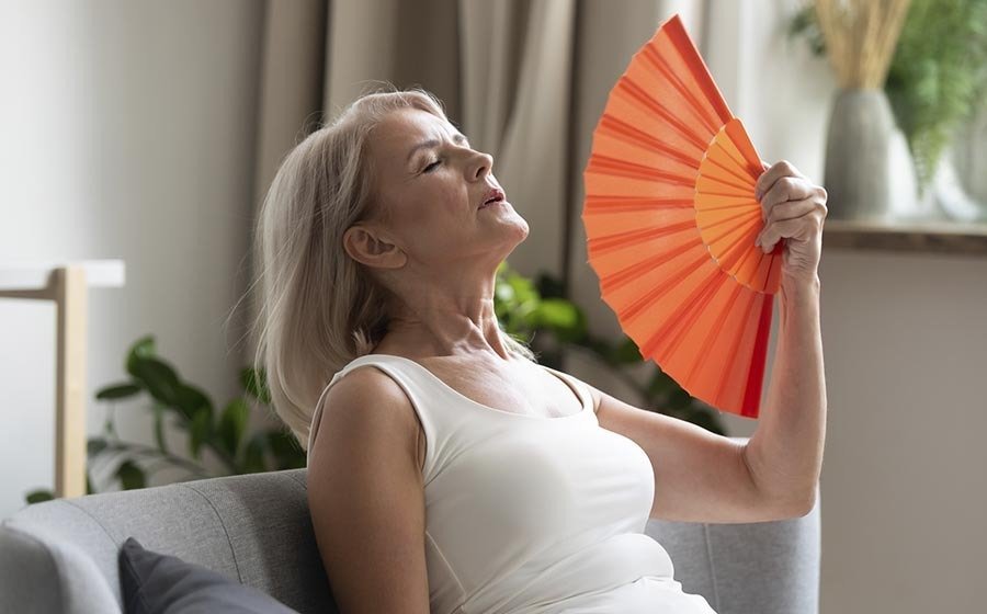 Estudo revela que fogachos na menopausa aumentam risco cardiovascular