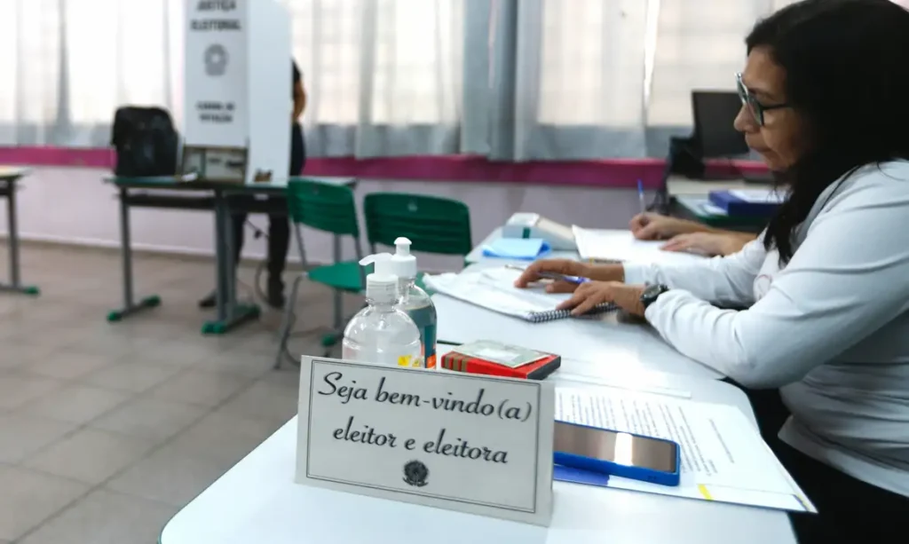 Justiça Eleitoral convoca mesários para as eleições de 2026; conheça os benefícios