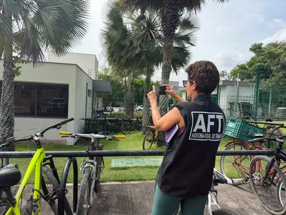 Mulher resgatada após 55 anos em condição análoga à escravidão retorna ao Ceará