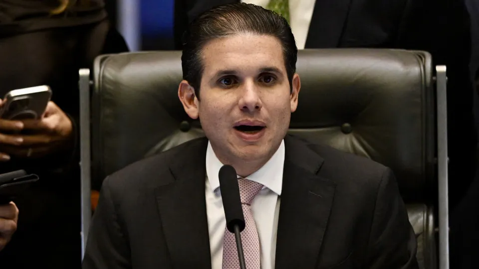 Hugo Motta celebra aumento do etanol na gasolina para 32%