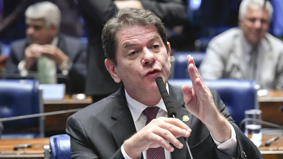 Cid Gomes se candidata ao Senado no Ceará para apoiar PT contra Ciro Gomes