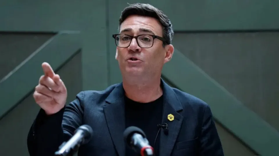 Andy Burnham promete política menos tóxica como futuro primeiro-ministro do Reino Unido