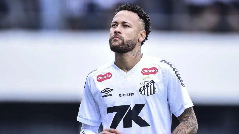 Neymar retorna ao Santos e inicia treinamento individualizado