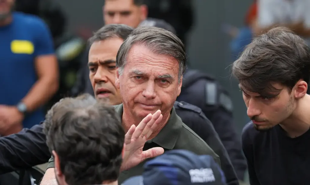 Moraes proíbe visitas a Bolsonaro durante prisão domiciliar