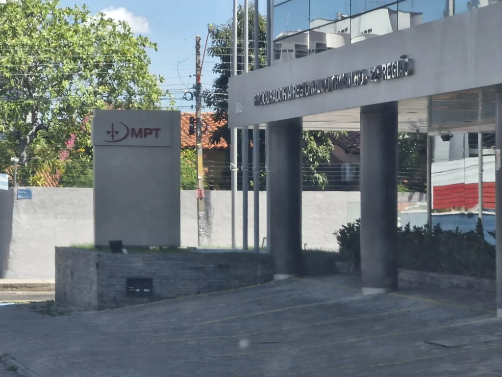 Ministério Público do Trabalho investiga condições de trabalho de garis em Teresina