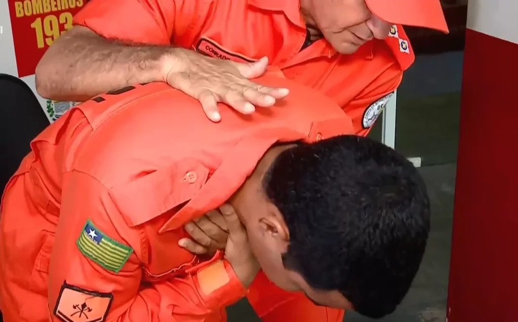 Manobra de Heimlich: como agir em casos de engasgo