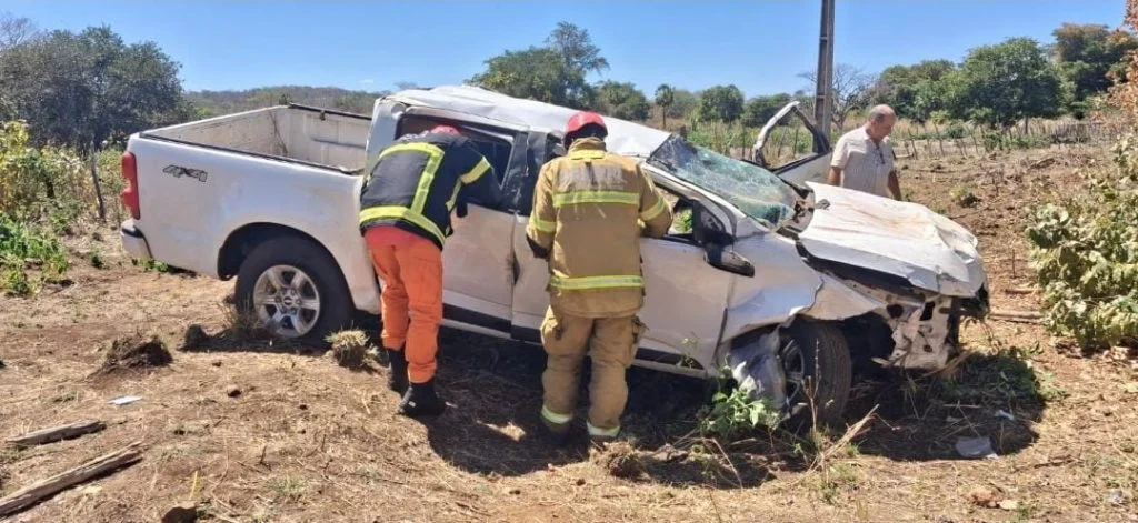 Acidente na Br-316 em Oeiras deixa quatro feridos, incluindo motorista preso às ferragens