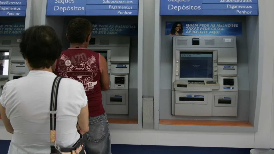Bancários realizam paralisação de 24 horas nesta quinta-feira