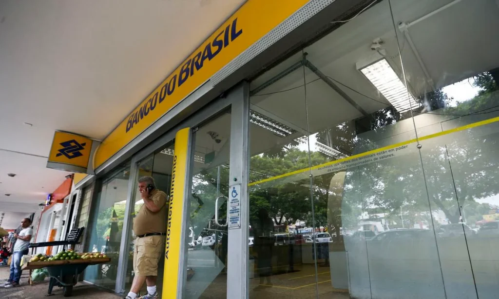 Bancários suspendem atendimento presencial e realizam paralisação de 24 horas