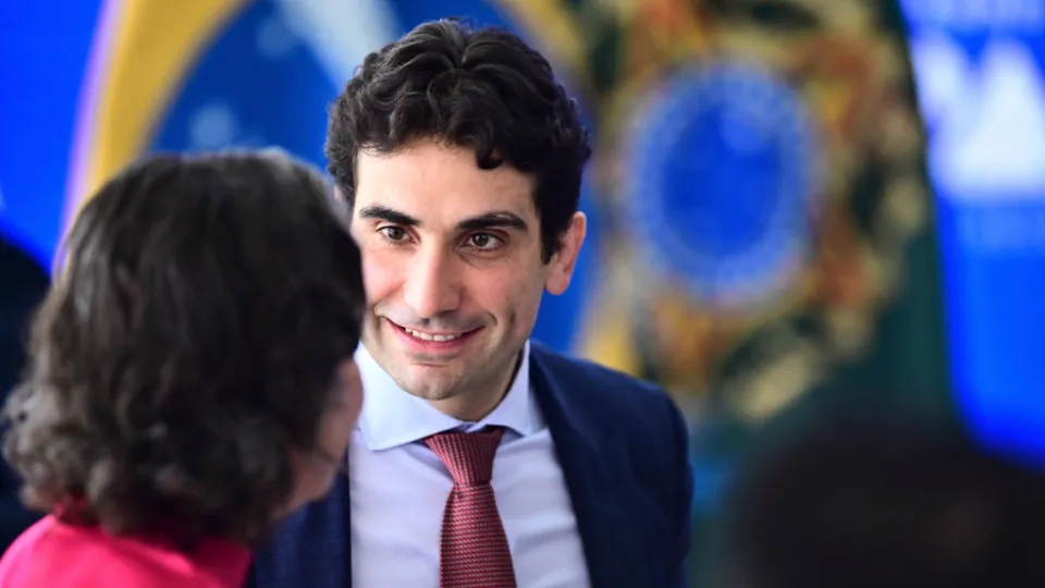Banco Central adota política monetária contracionista, afirma Gabriel Galípolo